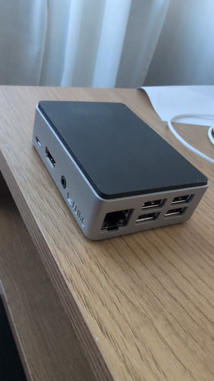 Raspberry Pi i aluminiumhölje med anslutningar
