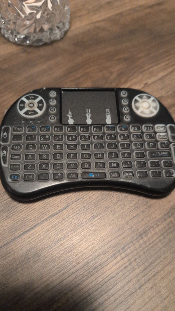 Trådlöst mini-tangentbord med pekplatta